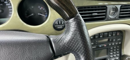 Jaguar XJR 4.0 V8 Supercharged X308 Fotos