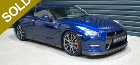 in blau Nissan GT-R 720 PS Fotos