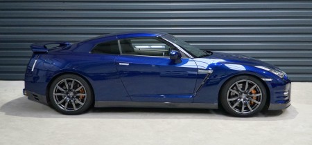 in blau Nissan GT-R 720 PS Fotos