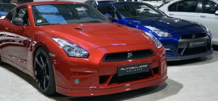 in blau Nissan GT-R 720 PS Fotos