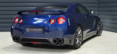 in blau Nissan GT-R 720 PS Fotos