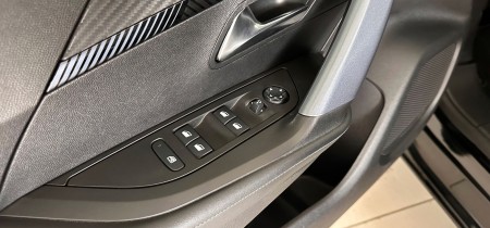 Peugeot 2008 BlueHDi 100 Allure 1,5 Liter Diesel 2020 Topausstattung Fotos
