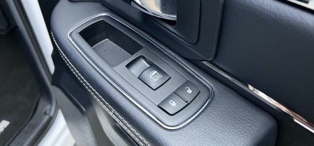 RAM 1500 HEMI Sport Crew Cab Fotos