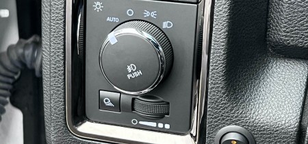 RAM 1500 HEMI Sport Crew Cab Fotos