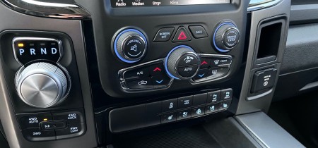 RAM 1500 HEMI Sport Crew Cab Fotos