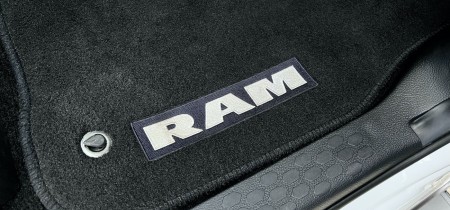 RAM 1500 HEMI Sport Crew Cab Fotos